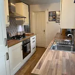 Period Two-bed House, Next To River And Apartman