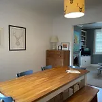 Apartman Period Two-bed House, Next To River And *