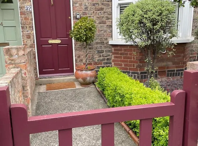 Period Two-bed House, Next To River And Апартаменты