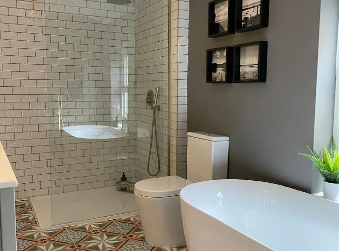 Апартаменты Period Two-bed House, Next To River And