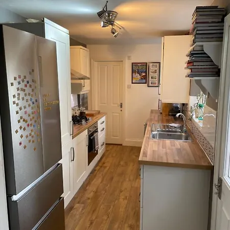 Period Two-bed House, Next To River And Lejlighed York