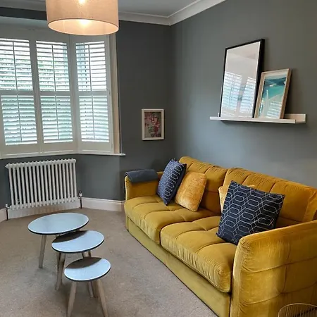 Lejlighed Period Two-bed House, Next To River And