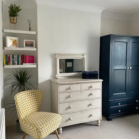 Period Two-bed House, Next To River And York