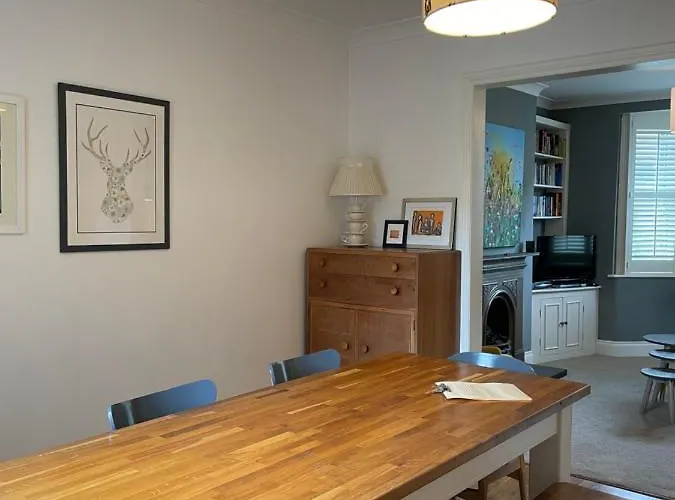 Apartman Period Two-bed House, Next To River And *