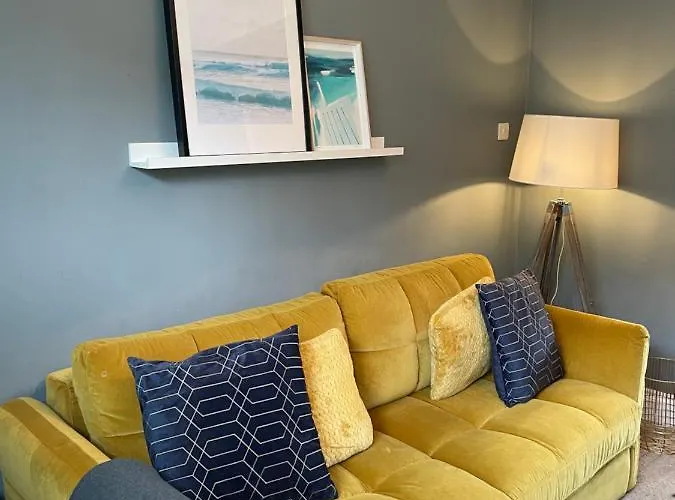 Apartman Period Two-bed House, Next To River And *